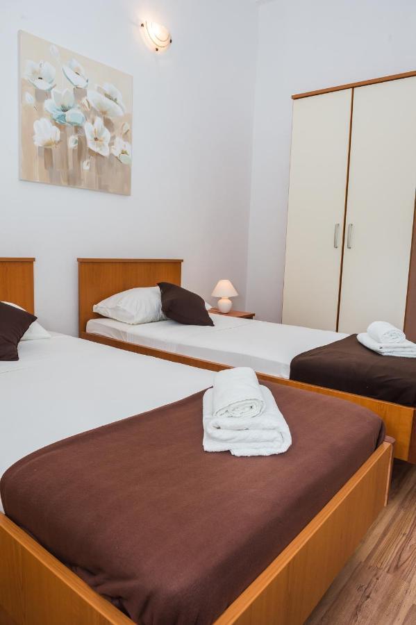 Apartments Slavka Рогозница Екстериор снимка