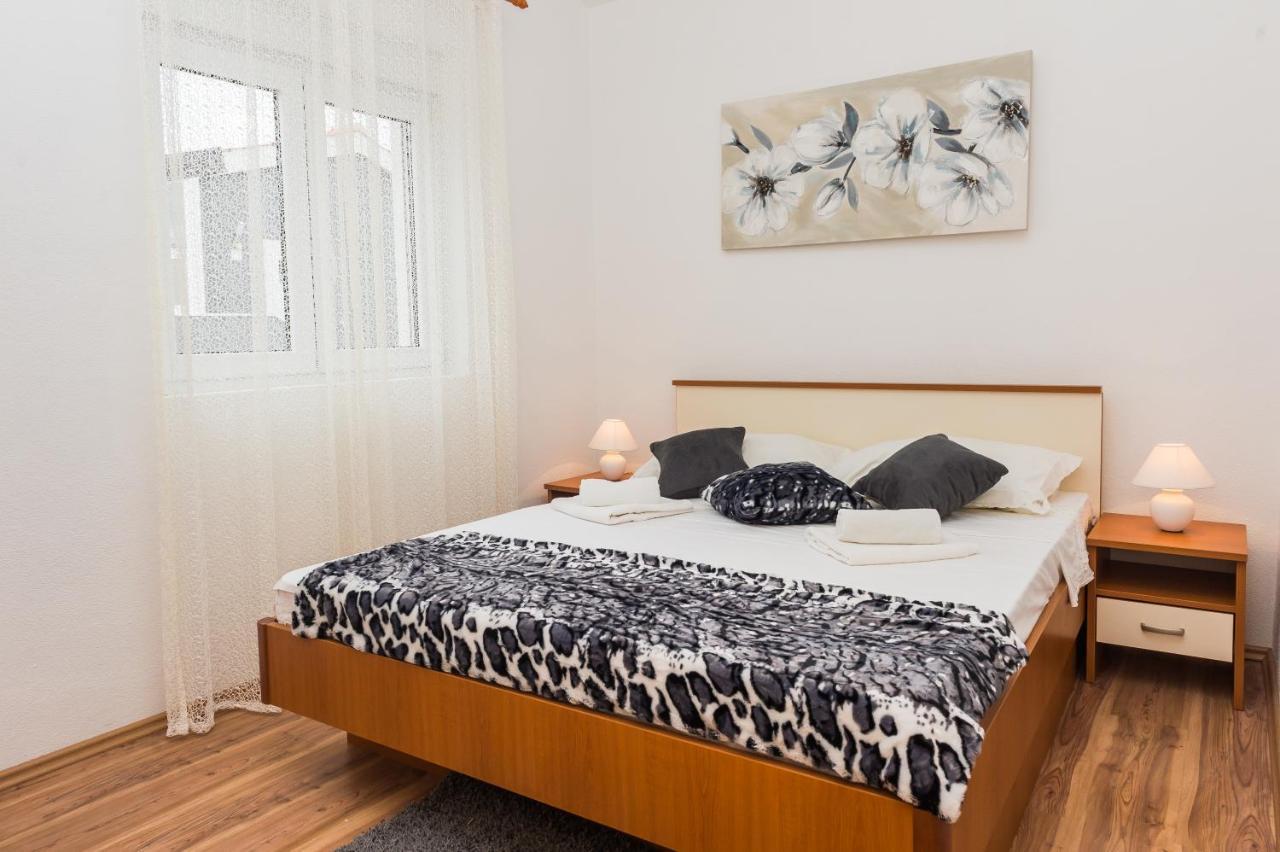 Apartments Slavka Рогозница Екстериор снимка