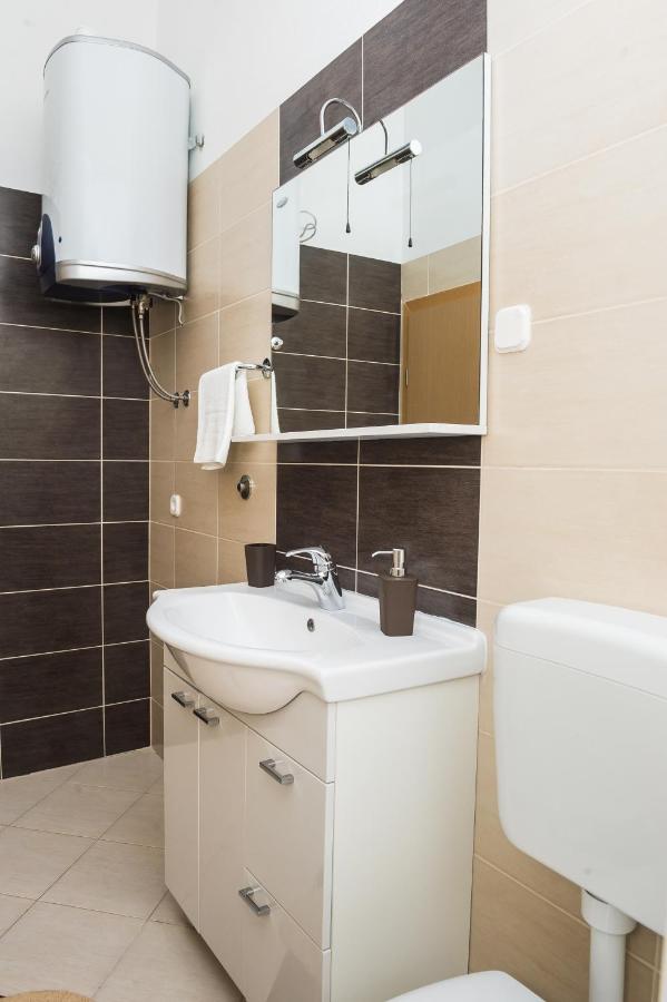 Apartments Slavka Рогозница Екстериор снимка